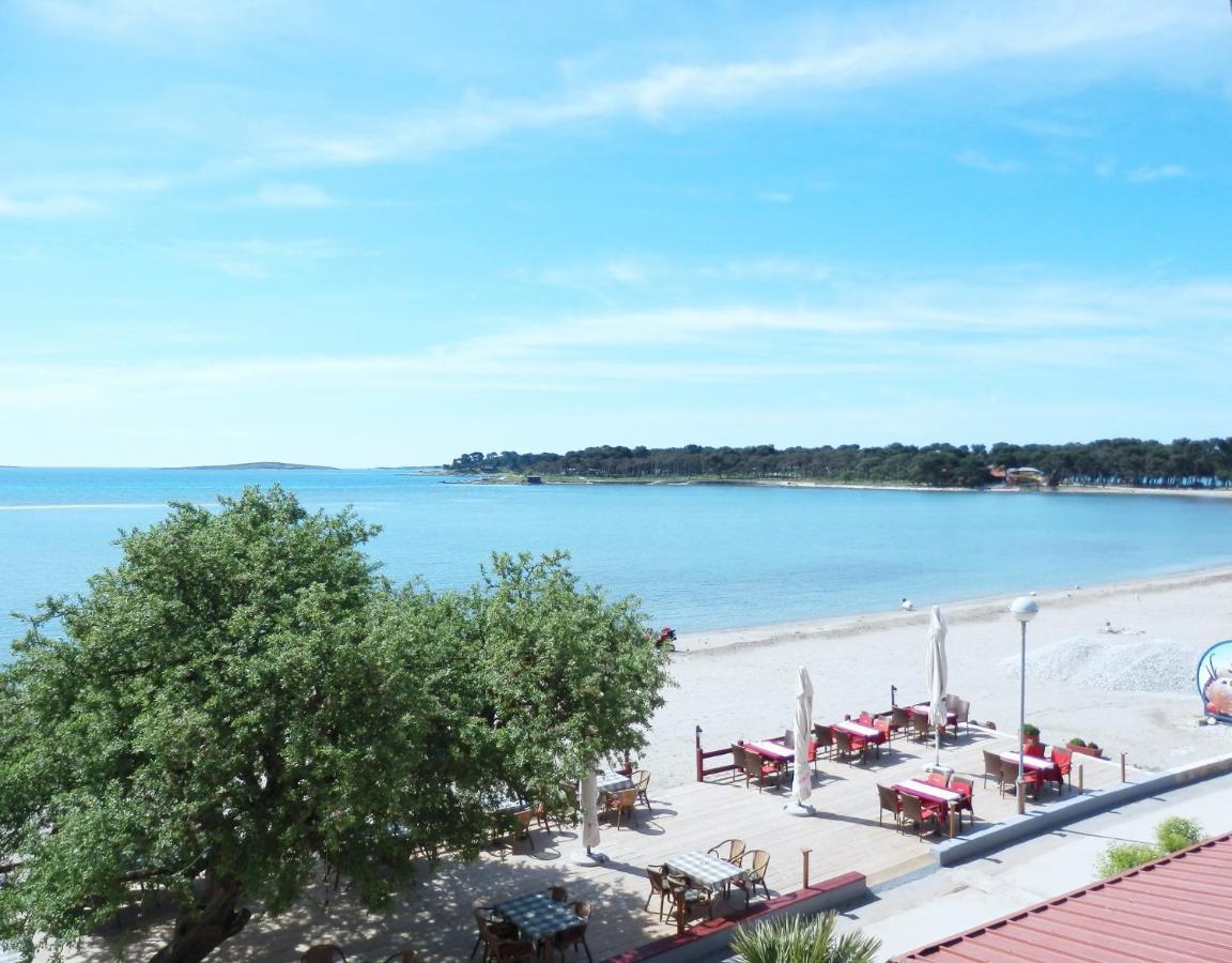 Idila Sea Front Apartments Медулин Экстерьер фото