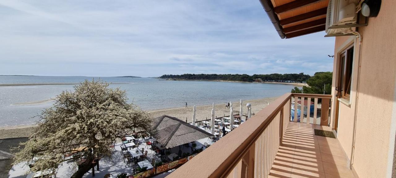 Idila Sea Front Apartments Медулин Экстерьер фото